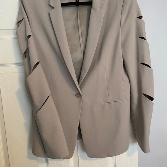Blazer - Picture 1 of 2